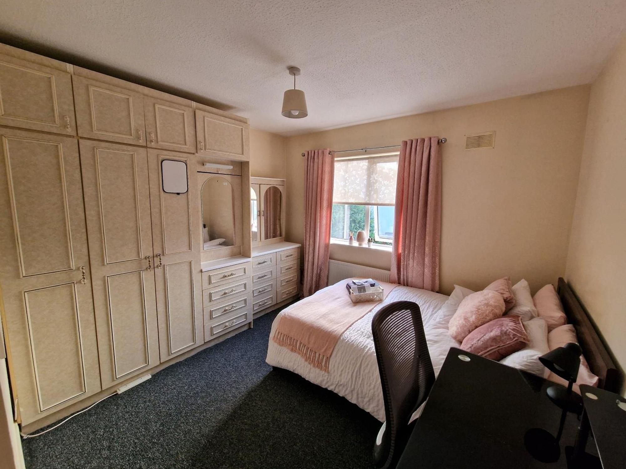 Females Only - Private Bedrooms In Dublin لُكَن المظهر الخارجي الصورة